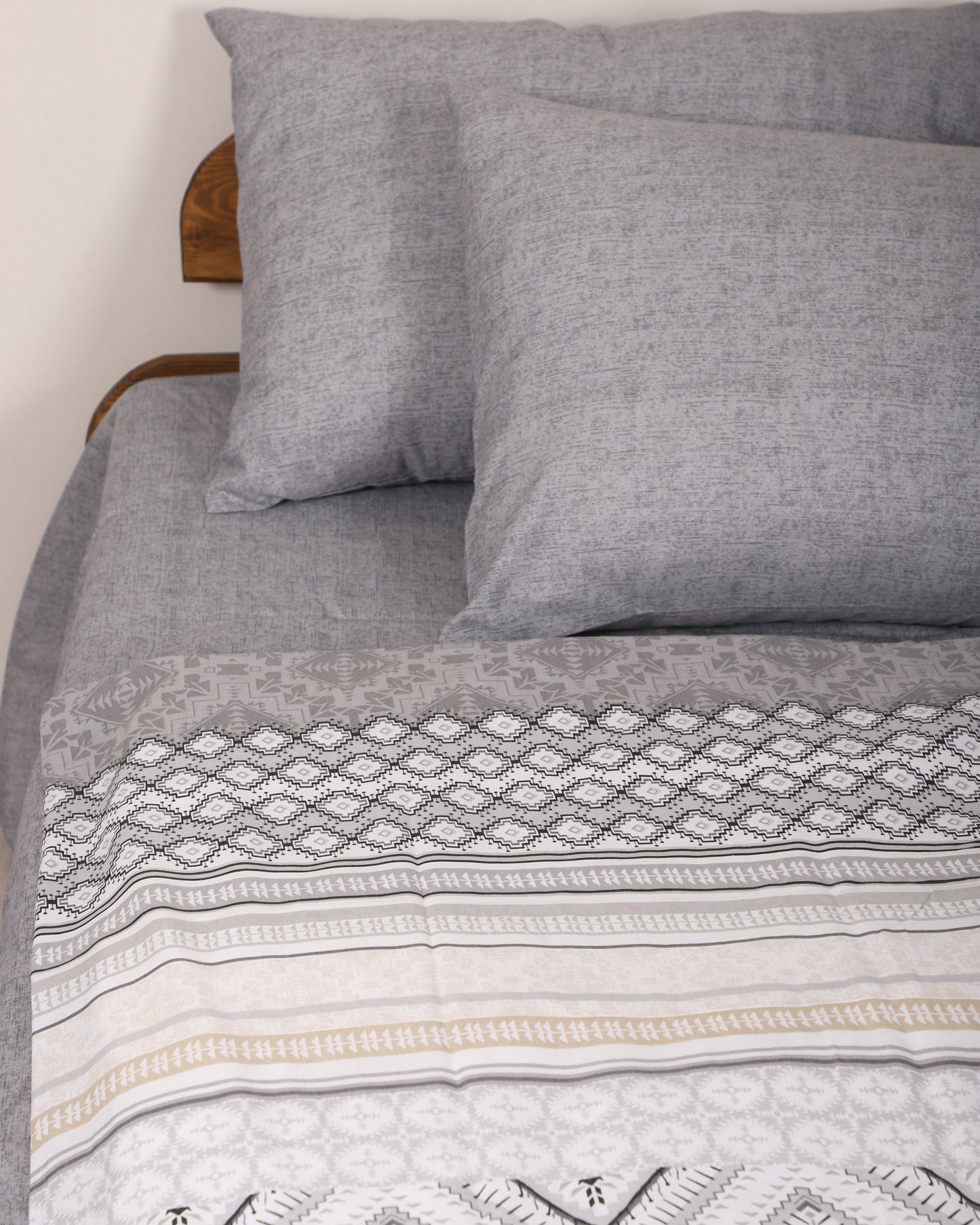 %100 Pamuk Gri Etnik Desenli Solmaya Dayanıklı Nevresim Takımı – Çift Kişilik