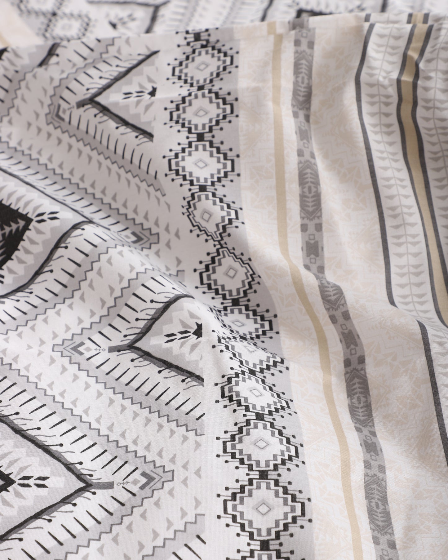 %100 Pamuk Gri Etnik Desenli Solmaya Dayanıklı Nevresim Takımı – Çift Kişilik
