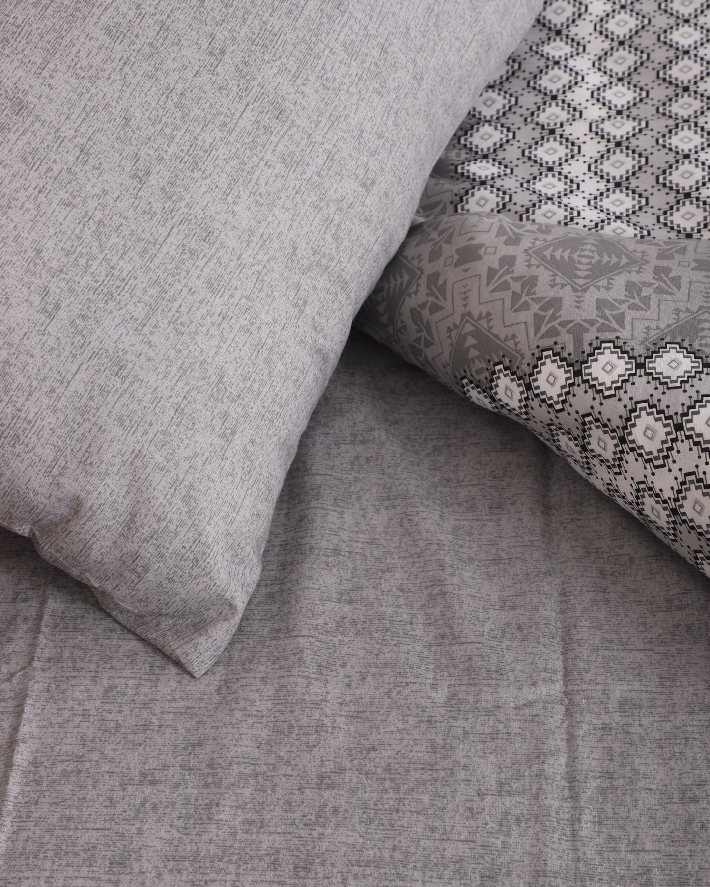 %100 Pamuk Gri Etnik Desenli Solmaya Dayanıklı Nevresim Takımı – Çift Kişilik