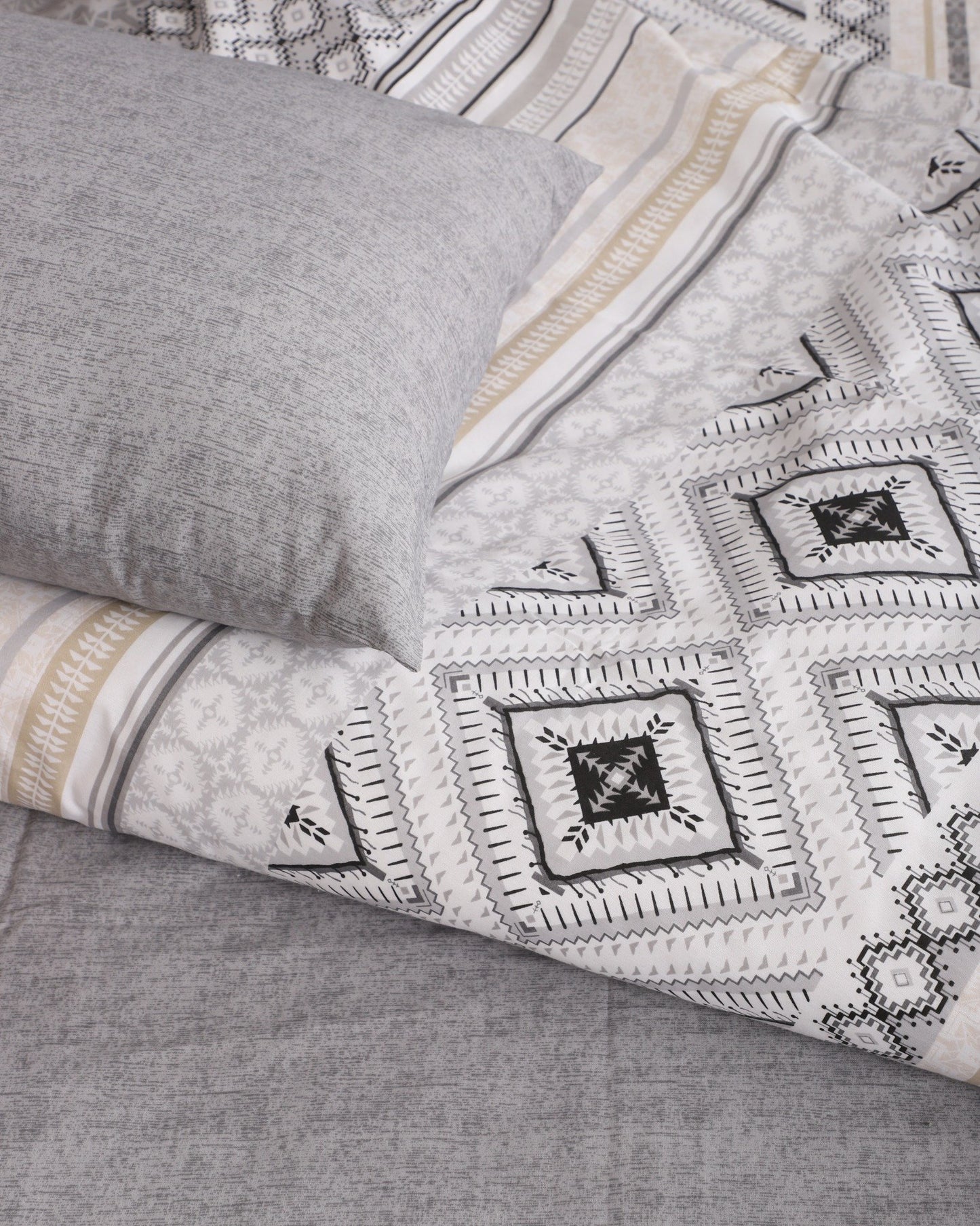%100 Pamuk Gri Etnik Desenli Solmaya Dayanıklı Nevresim Takımı – Çift Kişilik